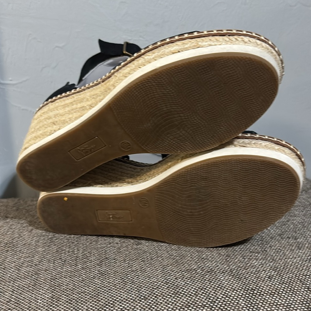 Crown Vintage black strappy wedges, size 9M. - Picture 9 of 16